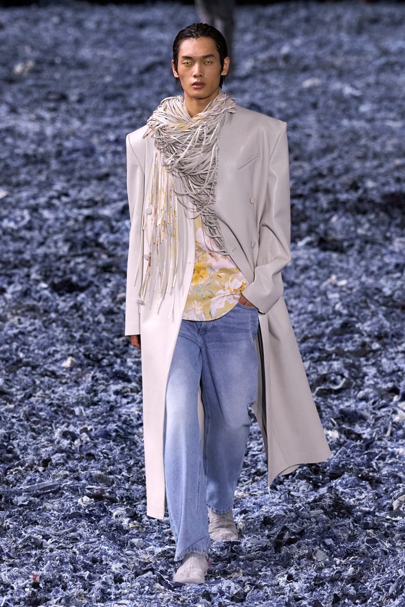 Diesel SS25: Τα jeans επαναχρησιμοποιούνται και μεταμορφώνονται σε πραγματικά έργα τέχνης - εικόνα 4