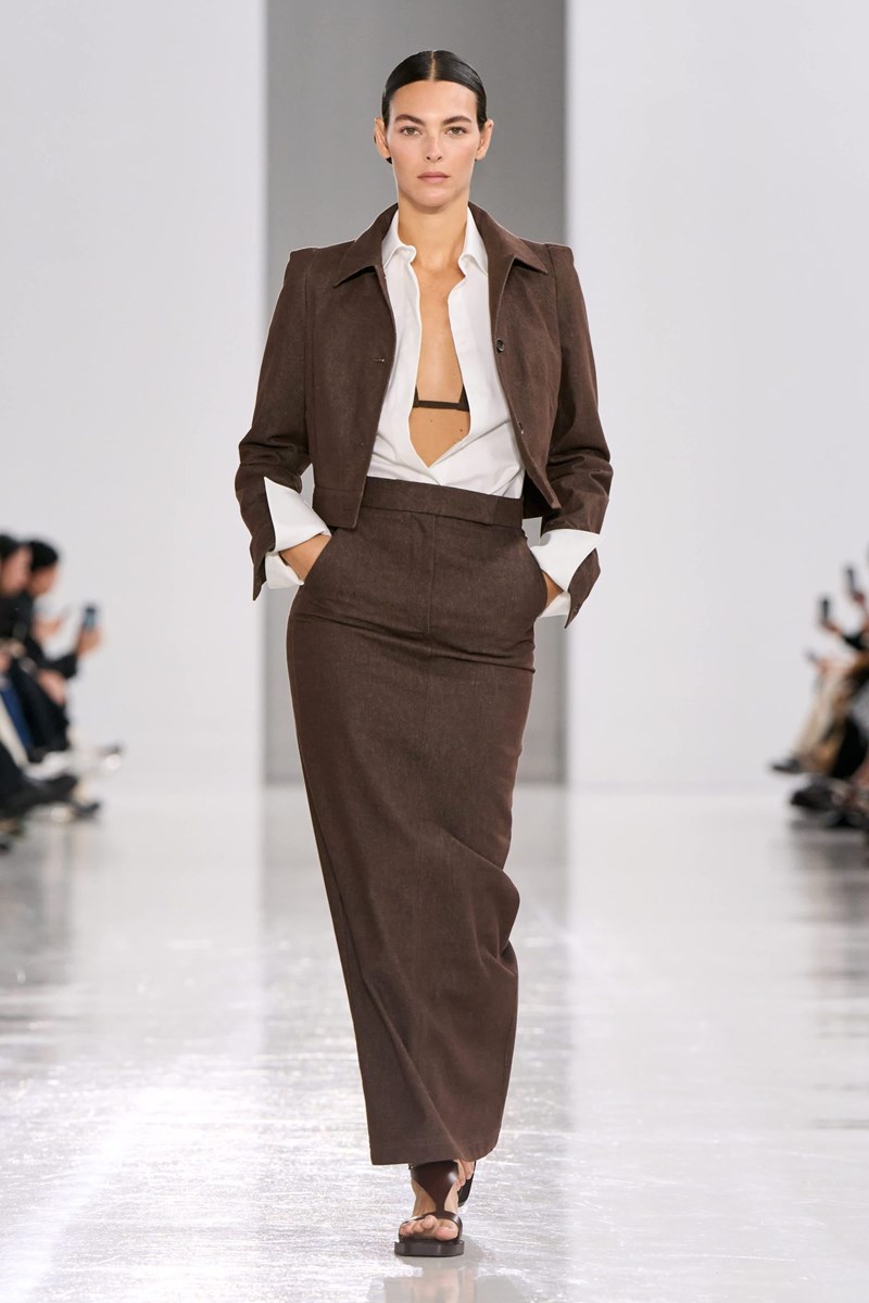 Max Mara SS25: Η κομψότητα είναι δεδομένη με μαθηματική ακρίβεια - εικόνα 2