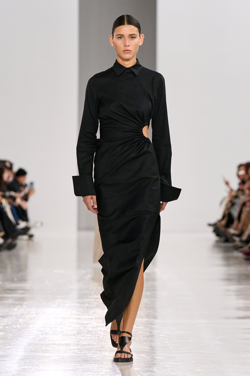 Max Mara SS25: Η κομψότητα είναι δεδομένη με μαθηματική ακρίβεια - εικόνα 8