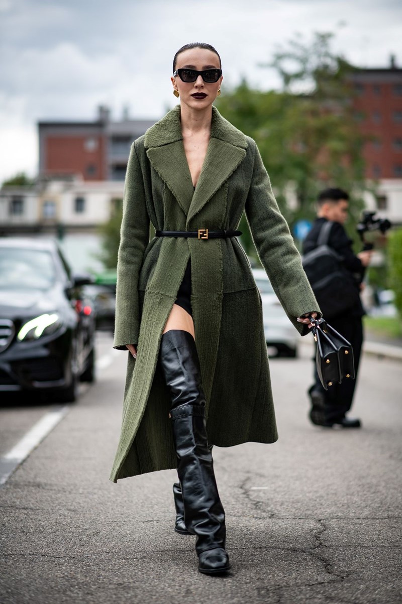 Τα πανωφόρια που φόρεσαν οι fashion savvy στο Μιλάνο - εικόνα 11