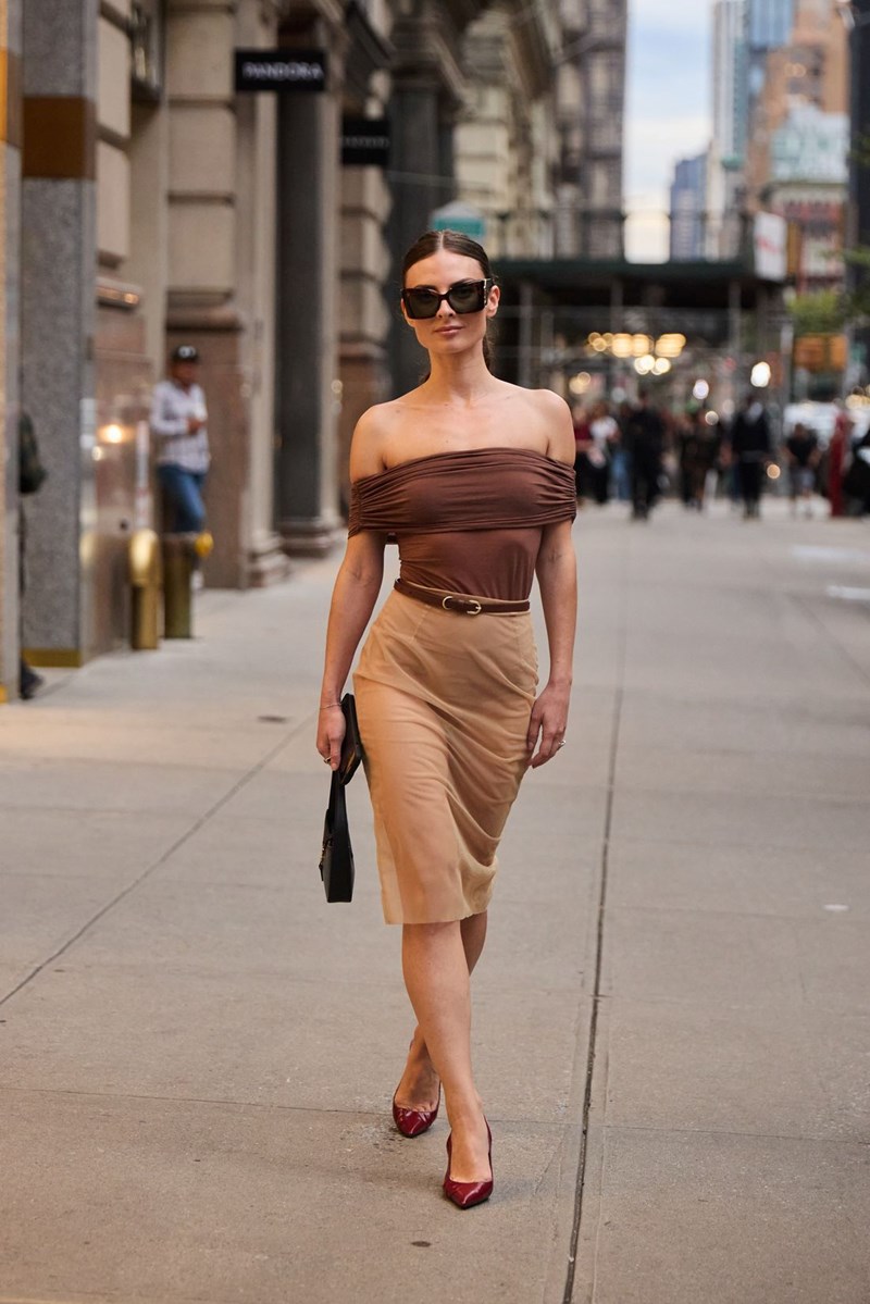 Fashion inspo: Έτσι θα φορέσεις την πιο posh απόχρωση για το φθινόπωρο - εικόνα 2