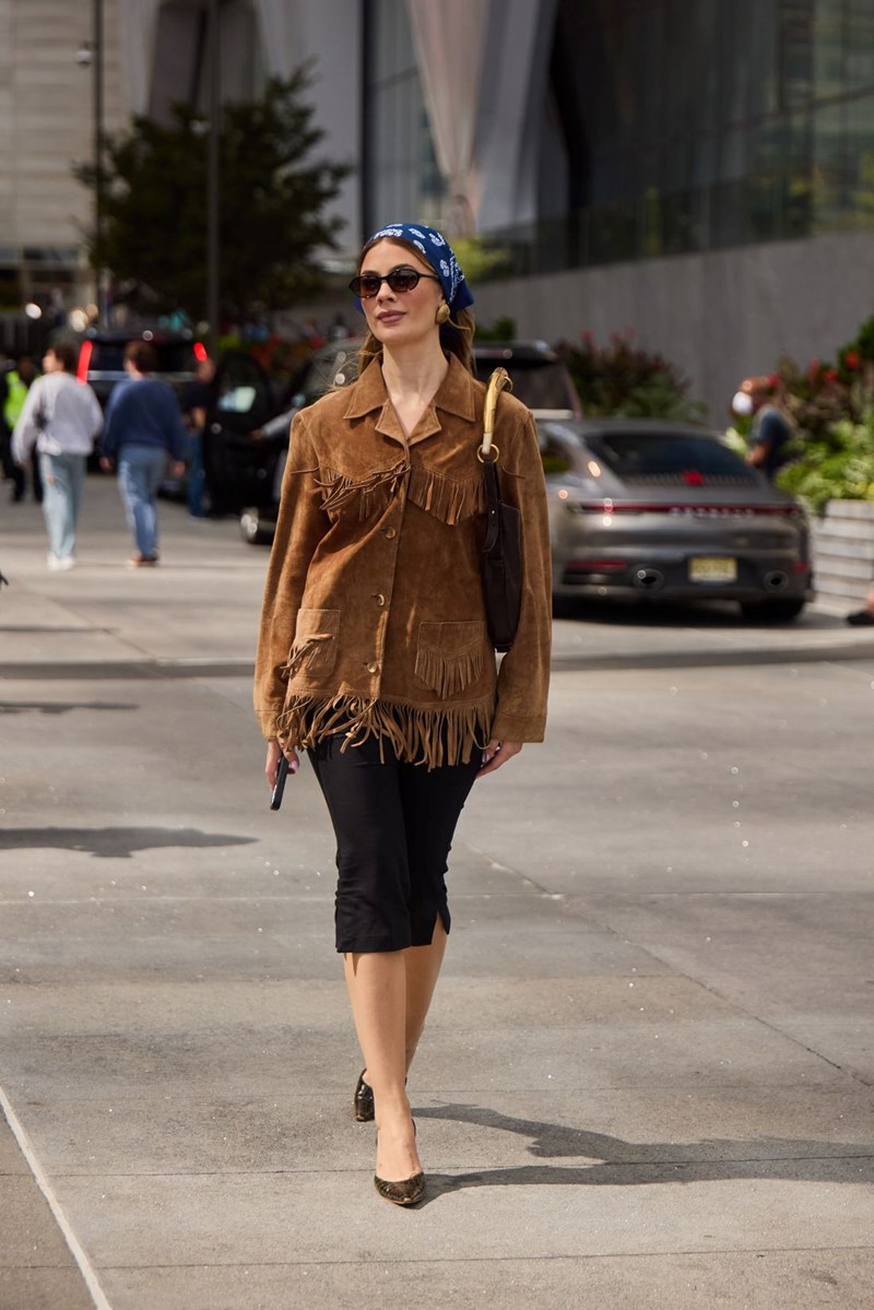 Fashion inspo: Έτσι θα φορέσεις την πιο posh απόχρωση για το φθινόπωρο - εικόνα 3