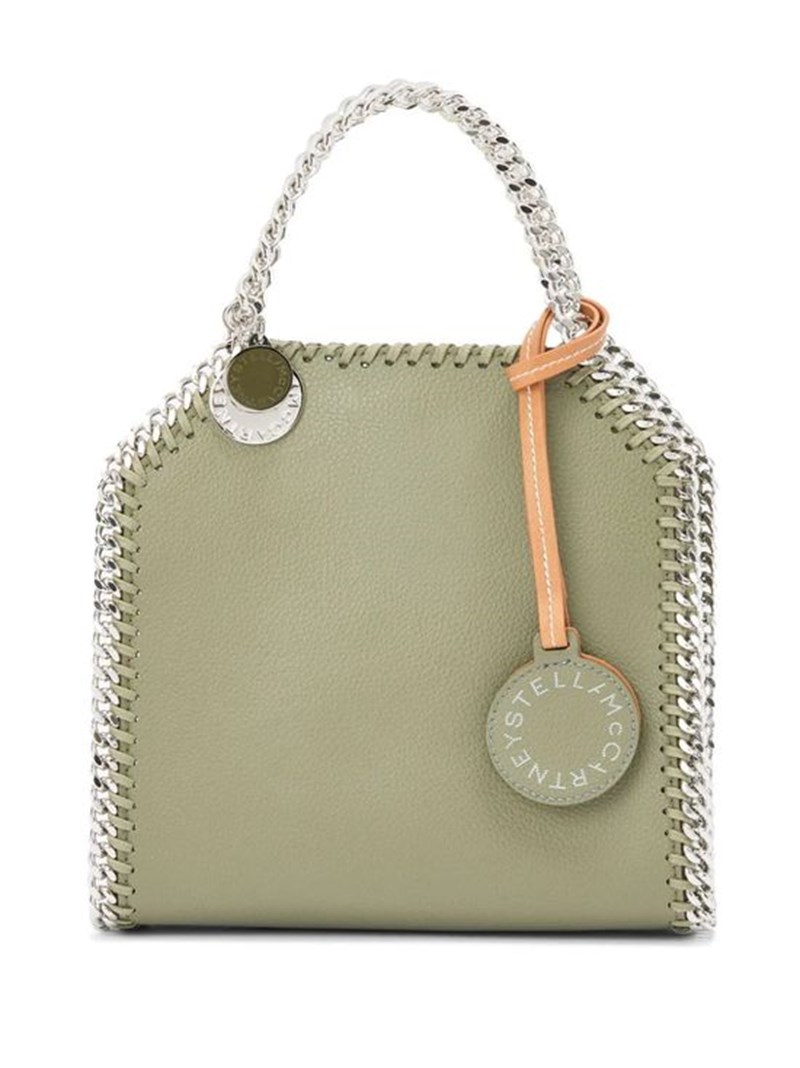 Ρούχα, παπούτσια, τσάντες: 14 items στις stylish λαδί αποχρώσεις που δεν θα μπορείς να αντισταθείς - εικόνα 8