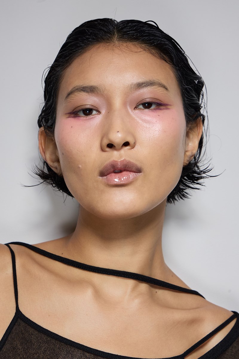 Under-Eye Blush: Όλα όσα ξέρουμε για το makeup trend που τώρα είναι παντού - εικόνα 1