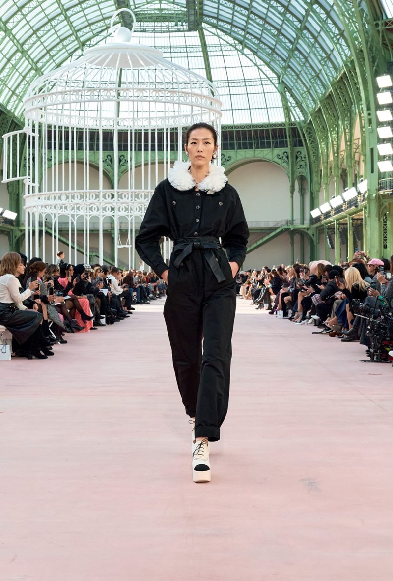 Chanel SS25: Η παρουσίαση της νέας συλλογής στο εμβληματικό Grand Palais - εικόνα 5