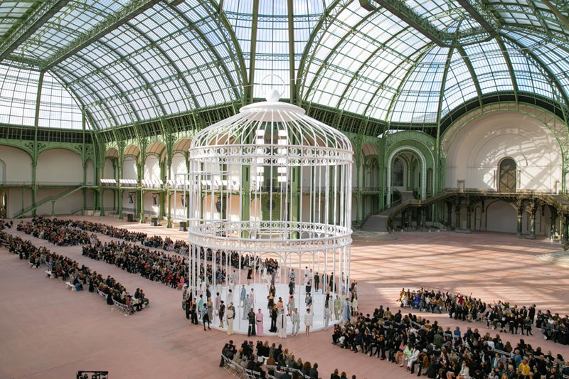 Chanel SS25: Η παρουσίαση της νέας συλλογής στο εμβληματικό Grand Palais - εικόνα 1