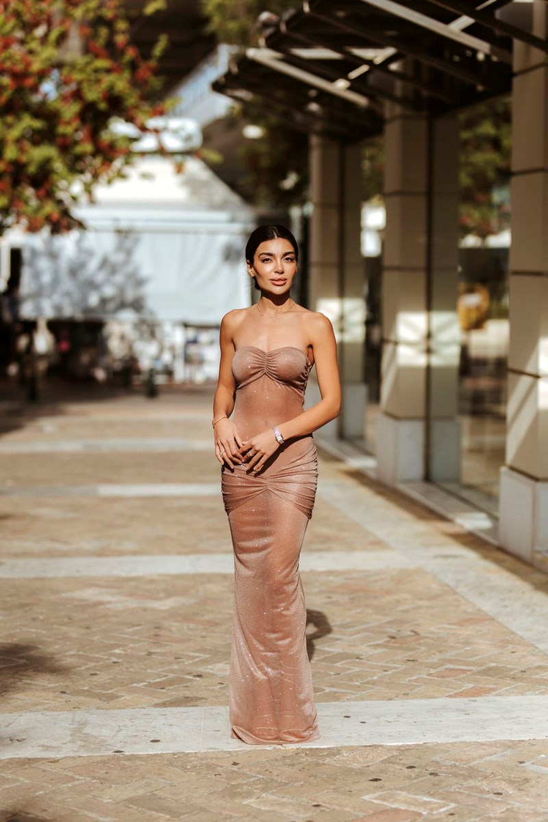 Θα φορούσες το διάφανο φόρεμα; Αυτά τα 4 naked dresses που ανακαλύψαμε θα σε πείσουν να το τολμήσεις - εικόνα 2