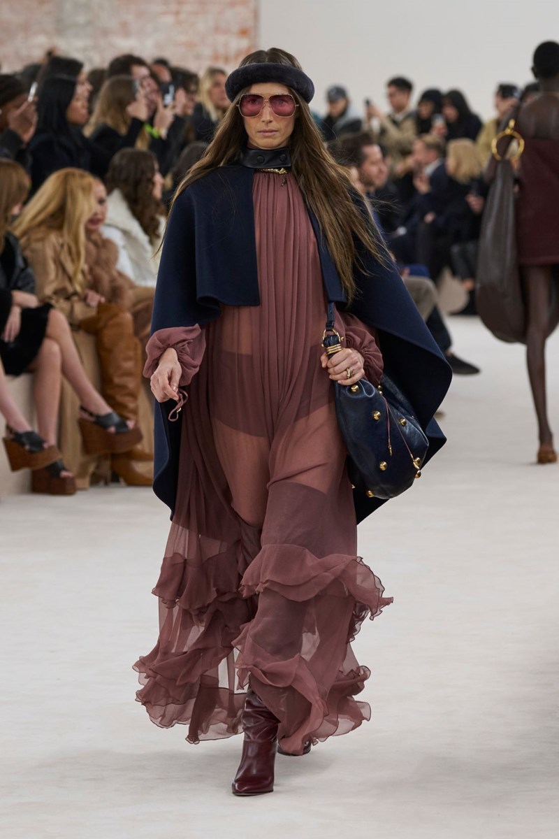 Το vintage πανωφόρι που επιστρέφει δυναμικά στα looks μας αυτό τον χειμώνα - εικόνα 1