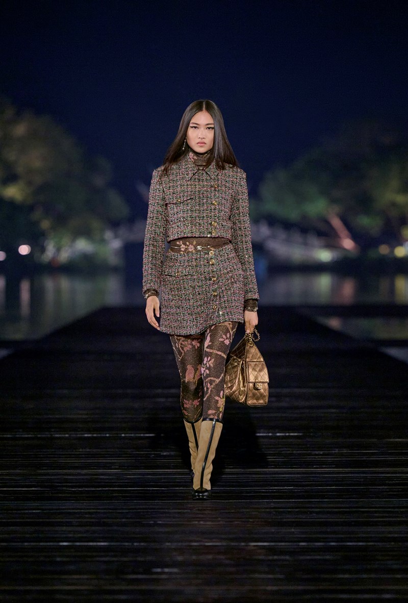 Chanel Métiers d’art 2024/25: Από το Παρίσι στην Κίνα, ένα ονειρικό ταξίδι αφιερωμένο στη μόδα - εικόνα 7