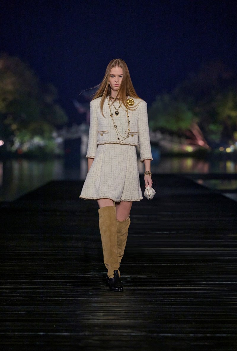 Chanel Métiers d’art 2024/25: Από το Παρίσι στην Κίνα, ένα ονειρικό ταξίδι αφιερωμένο στη μόδα - εικόνα 9