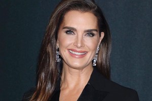 Η Brooke Shields ποζάρει με μπικίνι και όλοι οι fans της είχαν την ίδια αντίδραση - εικόνα 1