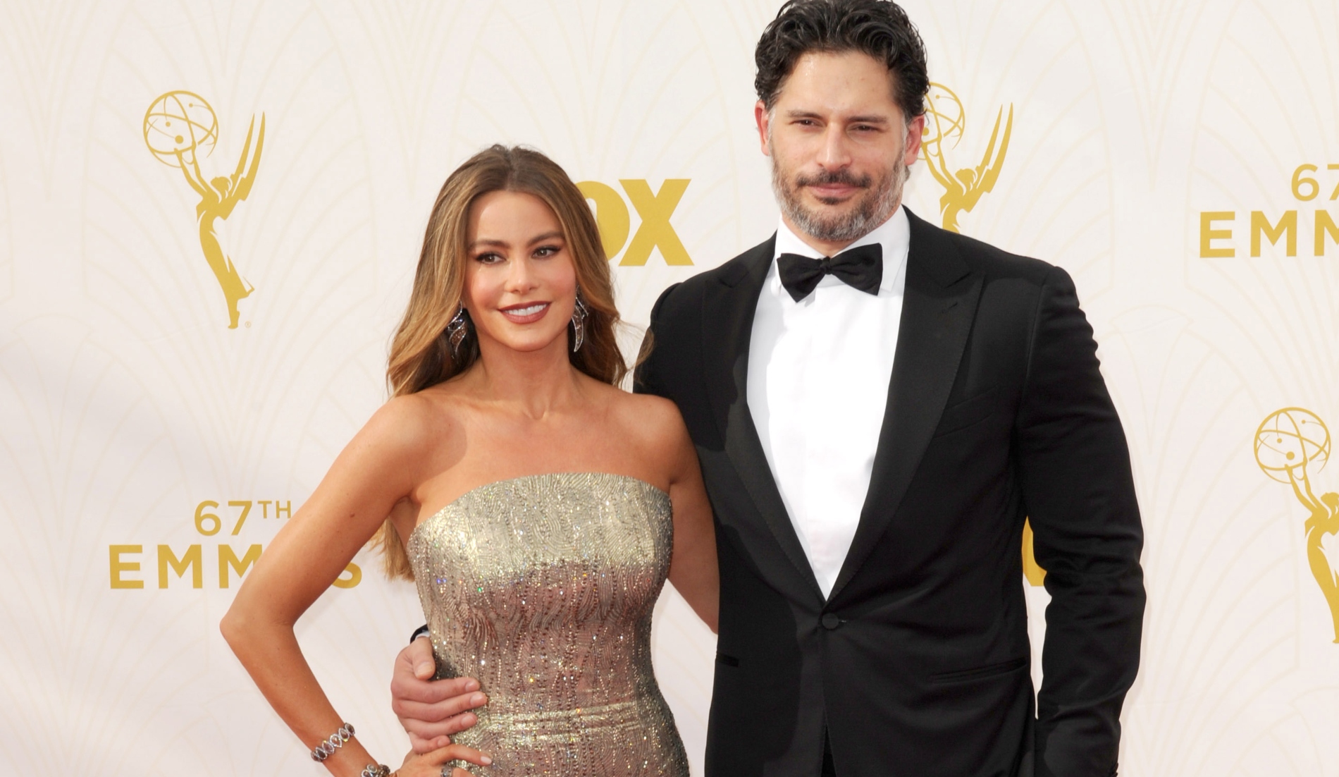 Sofia Vergara: Η πόζα με μικροσκοπικό λευκό μπίκίνι στα 53α της γενέθλια - εικόνα 2