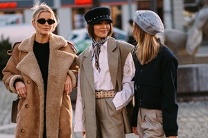 Θα βγεις για ποτό το ΣΚ; 3 stylish τρόποι να φορέσεις τη φούστα με παγιέτες - εικόνα 5