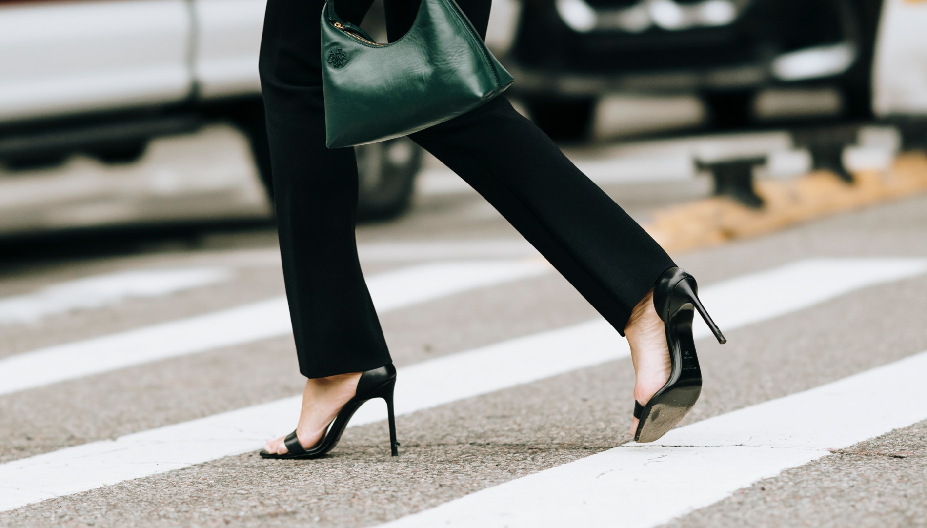 Αυτά τα άνετα και "ακριβά" τακούνια από MANGO κοστίζουν κάτω από 30 ευρώ - εικόνα 1