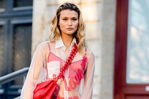 French it up: 5 κομμάτια που δεν αποχωρίζονται οι Γαλλίδες το καλοκαίρι - εικόνα 1