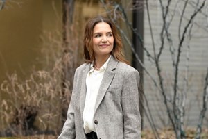 Η Bella Hadid κράτησε την τσάντα που θα "απογειώσει" τη boho γκαρνταρόμπα σου - εικόνα 3