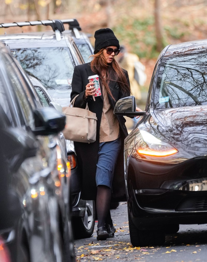 katie holmes elle.gr