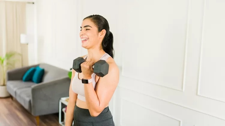 Με αυτές τις ασκήσεις θα κάψεις πάνω από 100 θερμίδες σε μόλις 10 λεπτά - εικόνα 1