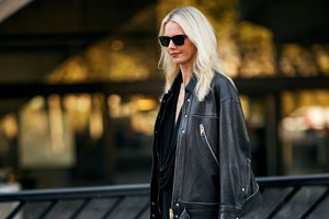 Αυτό το  t-shirt έχει γίνει viral και είναι η πιο hot τάση του φθινοπώρου - εικόνα 1