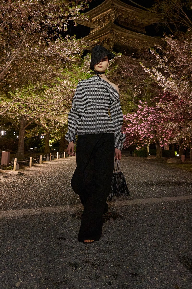 DIOR_W_RTW_FALL25_KYOTO_LOOK