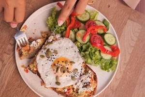 Σαν τσουρέκι! Φτιάξε σε χρόνο dt σπιτική γκρανόλα με κάρδαμο + μαχλέπι - εικόνα 1