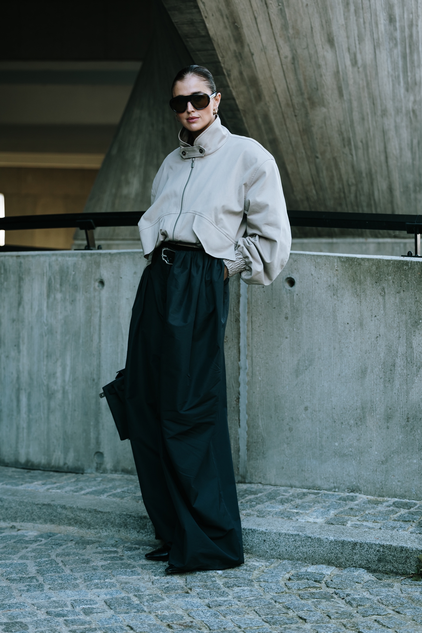 Η Meghan Markle με την οικονομική τσάντα ταξιδιού που έχεις κι εσύ στην ντουλάπα σου - εικόνα 3