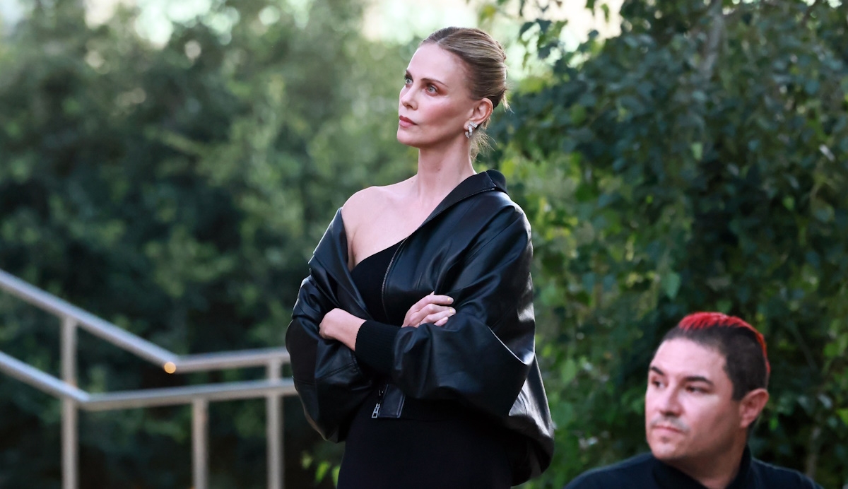 Charlize Theron; "Κοιμήθηκα με έναν άνδρα 26 ετών και ήταν απίστευτο. Έπρεπε να το είχα κάνει όταν ήμουν 20" - εικόνα 1