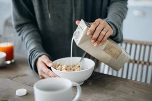 Σαν τσουρέκι! Φτιάξε σε χρόνο dt σπιτική γκρανόλα με κάρδαμο + μαχλέπι - εικόνα 2