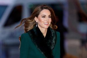 Το effortless χτένισμα για τις κομψές εμφανίσεις των Χριστουγέννων - εικόνα 1