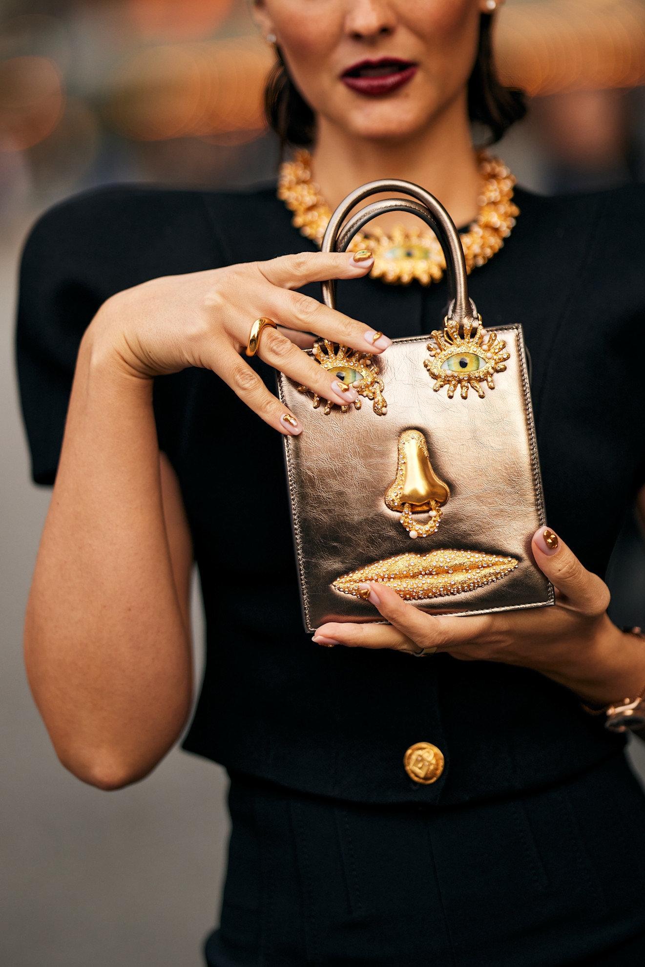 Αυτό είναι το dupe της πιο hot suede τσάντας που λατρεύουν τα it-girls - εικόνα 3