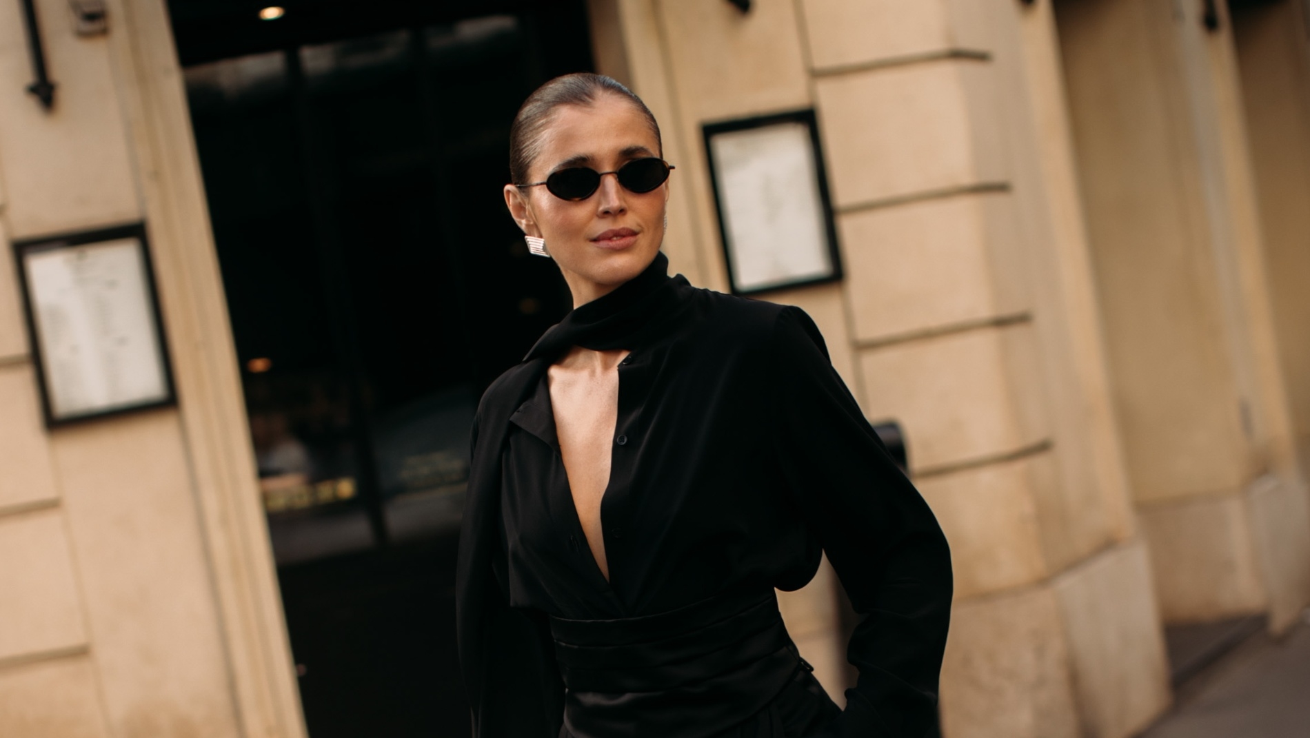 Αυτό είναι το fashion item που δεν αποχωρίζονται οι Γαλλίδες το καλοκαίρι (και δεν είναι αυτό που νομίζεις) - εικόνα 1