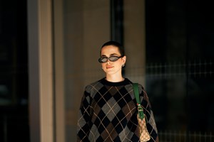 MFW: Αυτά είναι τα φορέματα που φοράνε αυτή τη στιγμή οι fashionistas στο Μιλάνο - εικόνα 11