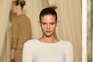 Chanel SS26: Στο σύμπαν του Matthieu Blazy δεν υπάρχει χοροχρόνος, μόνο αυθεντική αγάπη για τη μόδα - εικόνα 24