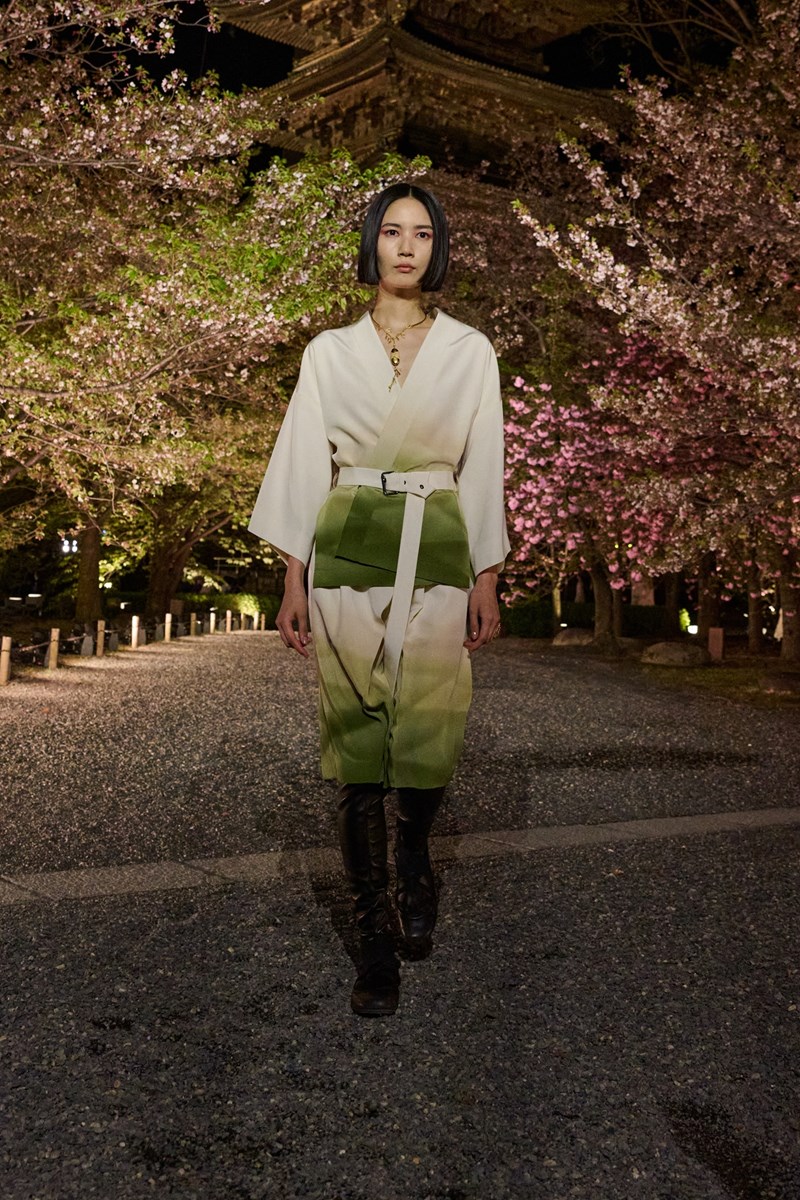 DIOR_W_RTW_FALL25_KYOTO_LOOK
