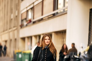 Τα κομψά πανωφόρια που φοράνε όλα τα stylish girls τώρα - εικόνα 1