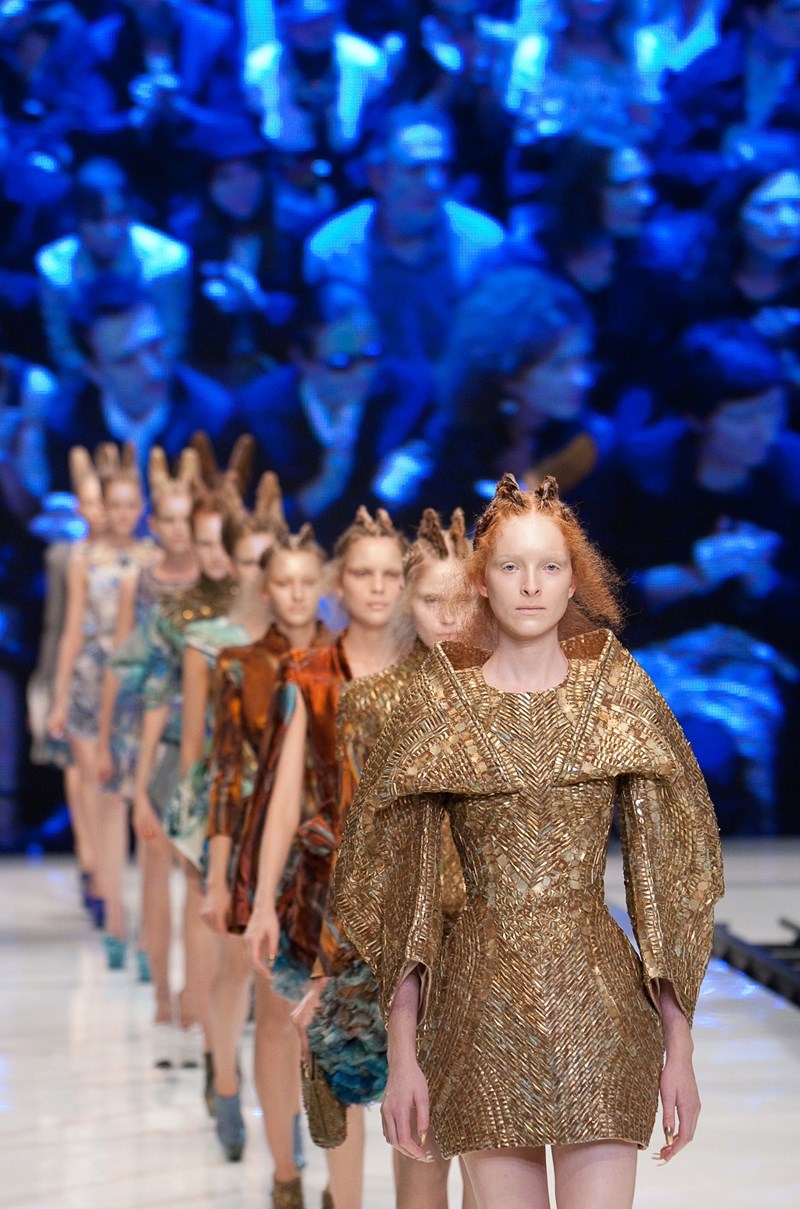 alexander_mcqueen_elle_gr