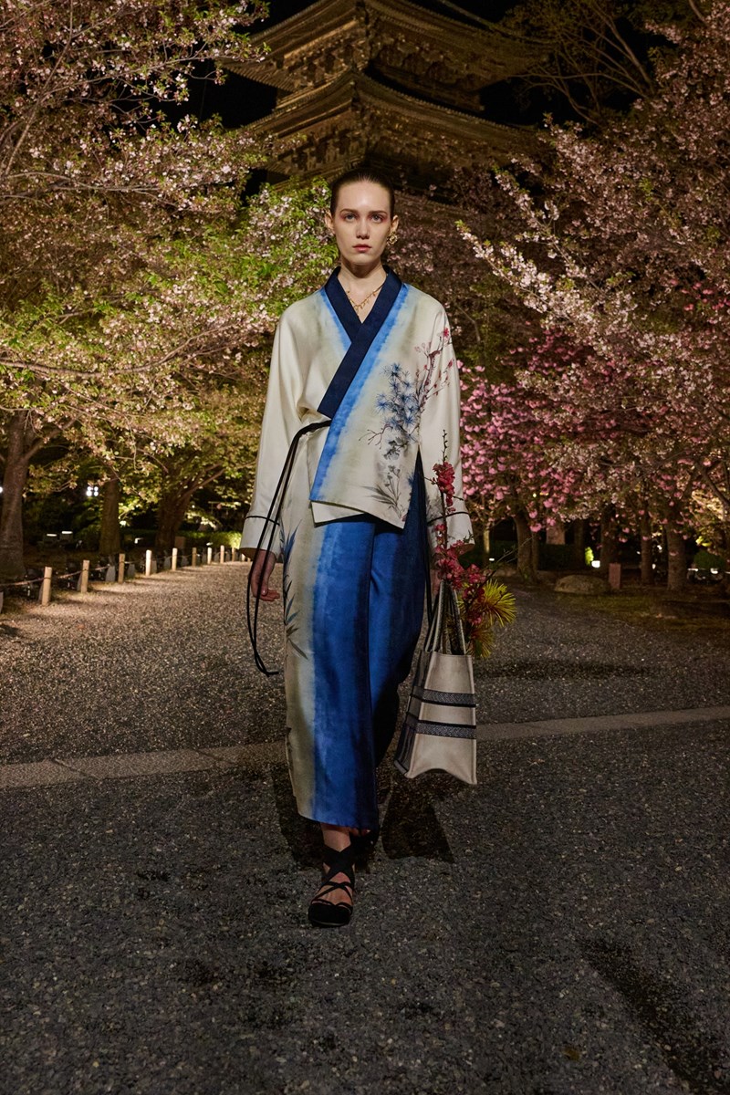 DIOR_W_RTW_FALL25_KYOTO_LOOK