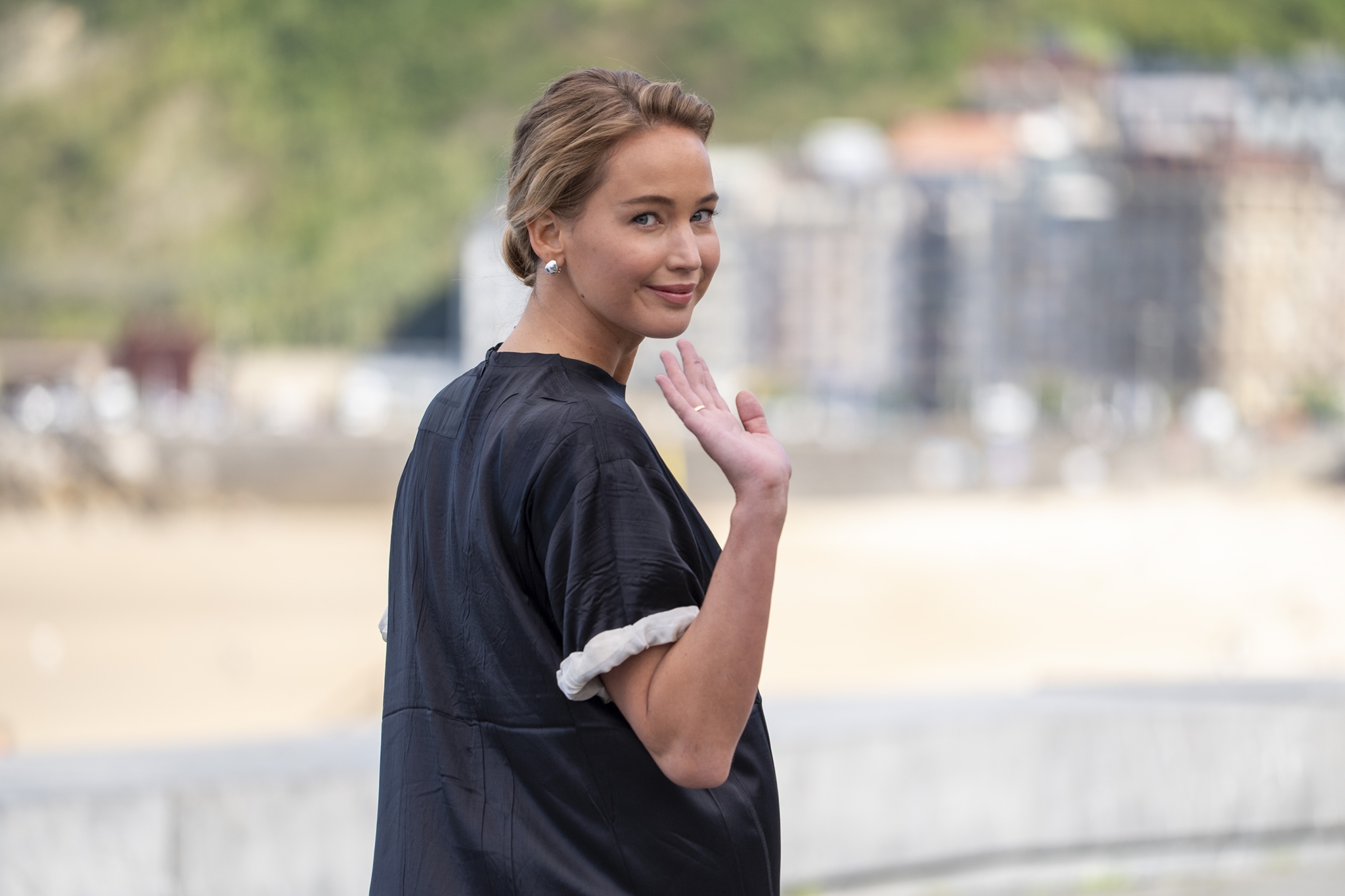 Η Jennifer Lawrence μάς χάρισε το απόλυτο inspo για τα καθημερινά looks στο γραφείο - εικόνα 11