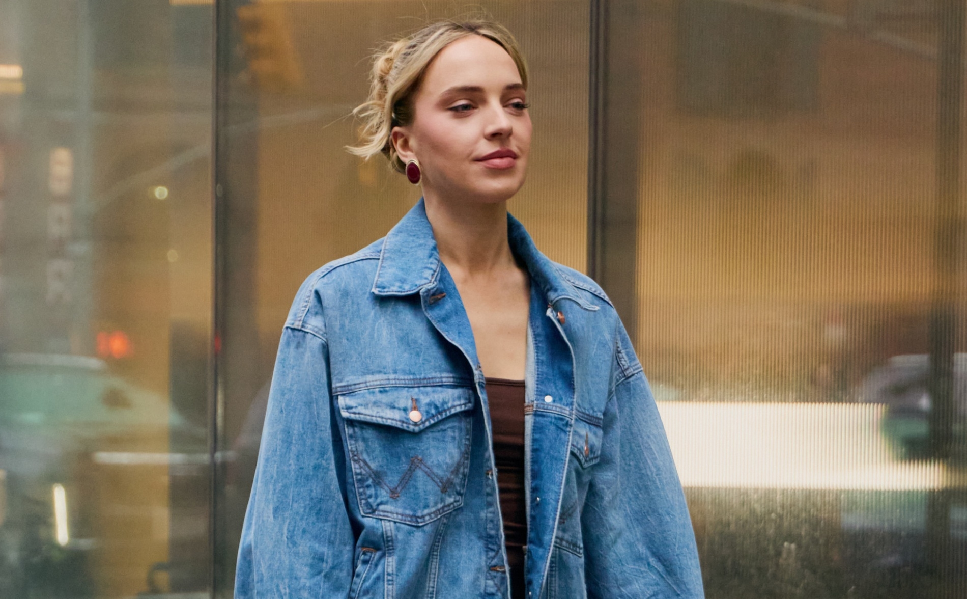 Άνοιξη 2025: Η αμφιλεγόμενη τάση στα παπούτσια επιστρέφει δυναμικά - εικόνα 9