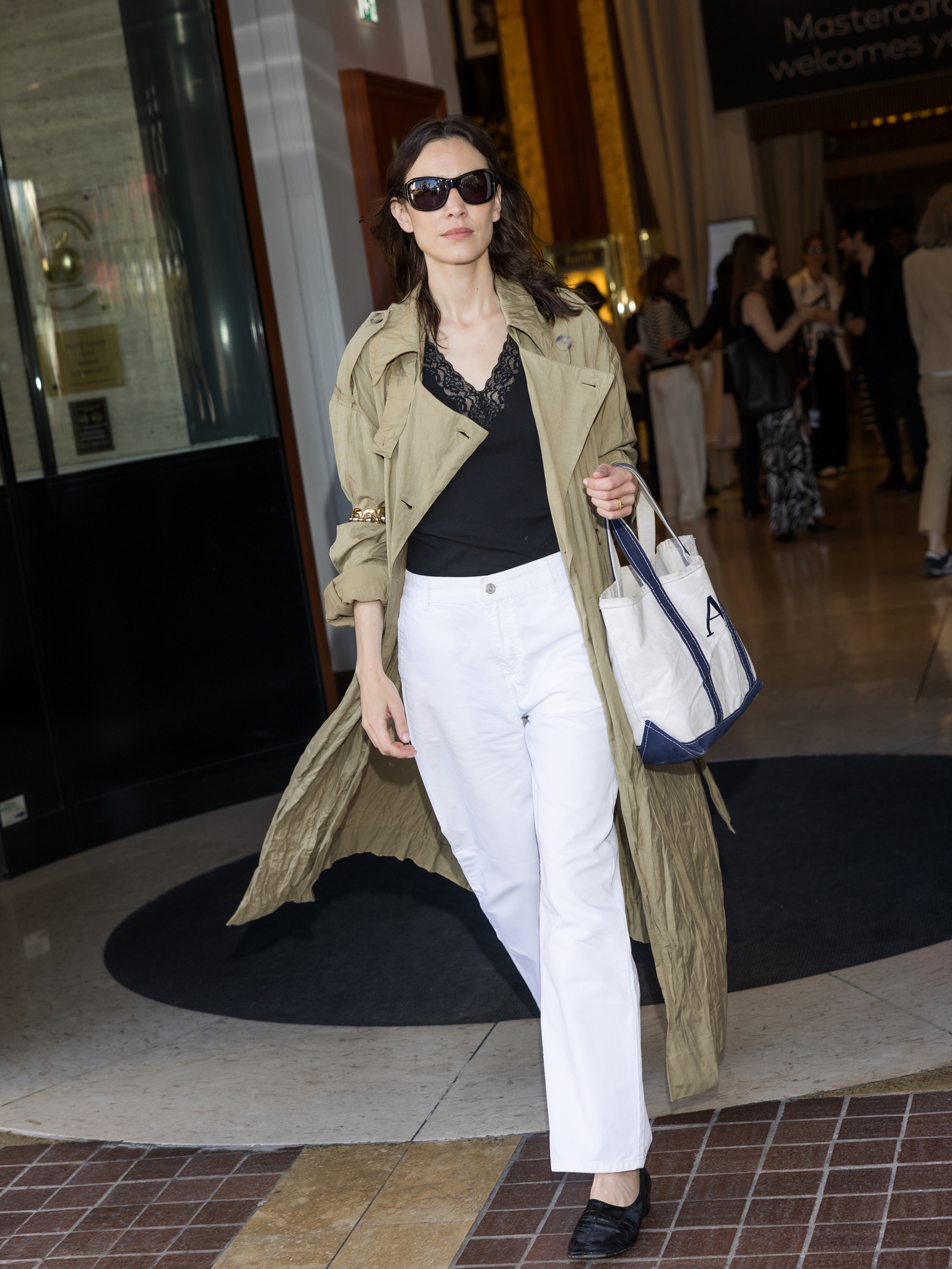 Hot Girl Summer: Οι stylish εμφανίσεις της Dakota Johnson είναι μικρά αριστουργήματα - εικόνα 7