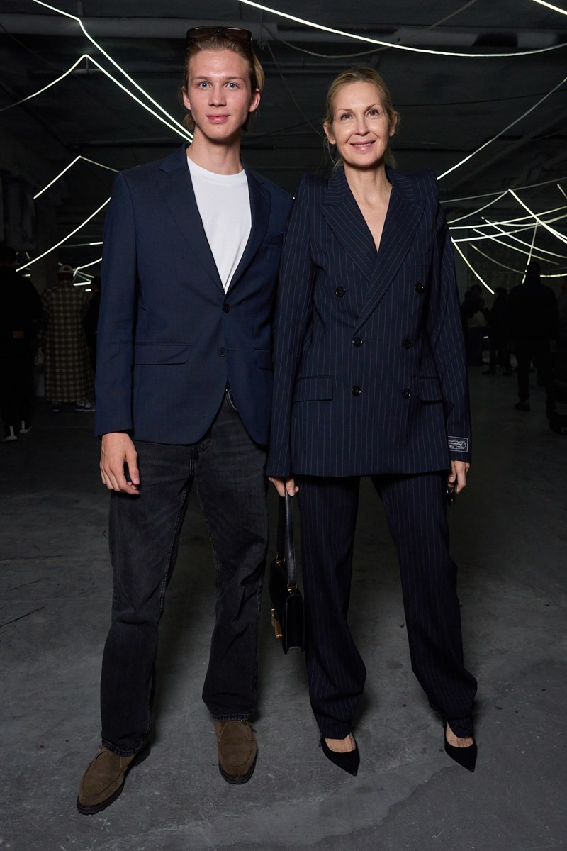 Vetements cel S26 020 Kelly Rutherford with son Hermes