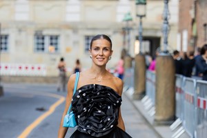 Τα μαύρα σανδάλια ανήκουν στο παρελθόν: Αυτά τα παπούτσια θα κυριαρχήσουν το καλοκαίρι του 2025 - εικόνα 1