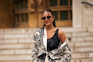 Εβδομάδα Μόδας Υψηλής Ραπτικής: Τα street style looks που ξεχωρίσαμε στους δρόμους του Παρισιού - εικόνα 17
