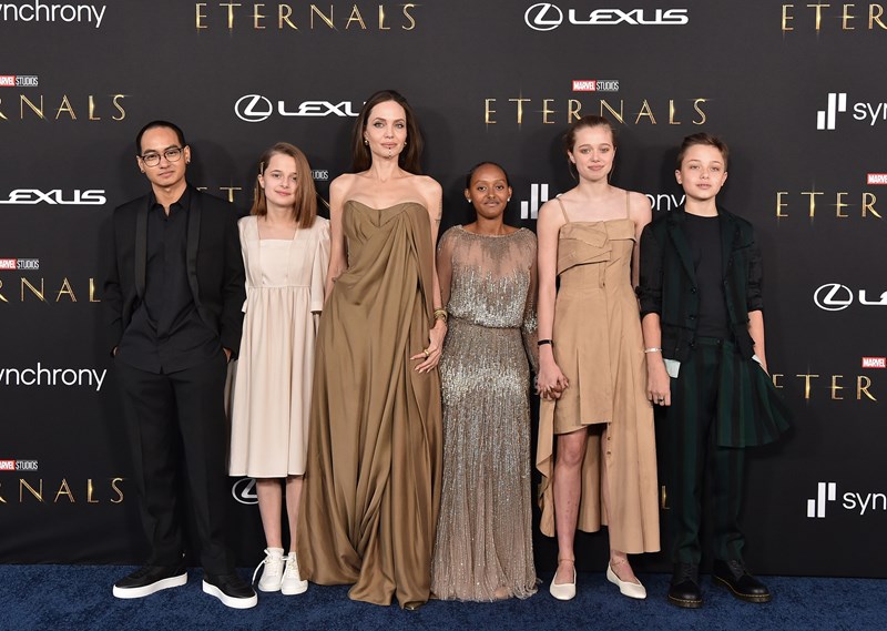 Maddox Jolie-Pitt, Vivienne Jolie-Pitt, Angelina Jolie, Zahara Jolie-Pitt, Shiloh Jolie-Pitt and Knox Jolie-Pitt attend the Los Angeles Premiere of Marvel Studios'