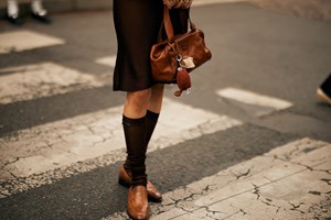 Τα παντελόνια που θα μαρτυρήσουν ότι γνωρίζεις τις τάσεις για τον χειμώνα του 2025 - εικόνα 1