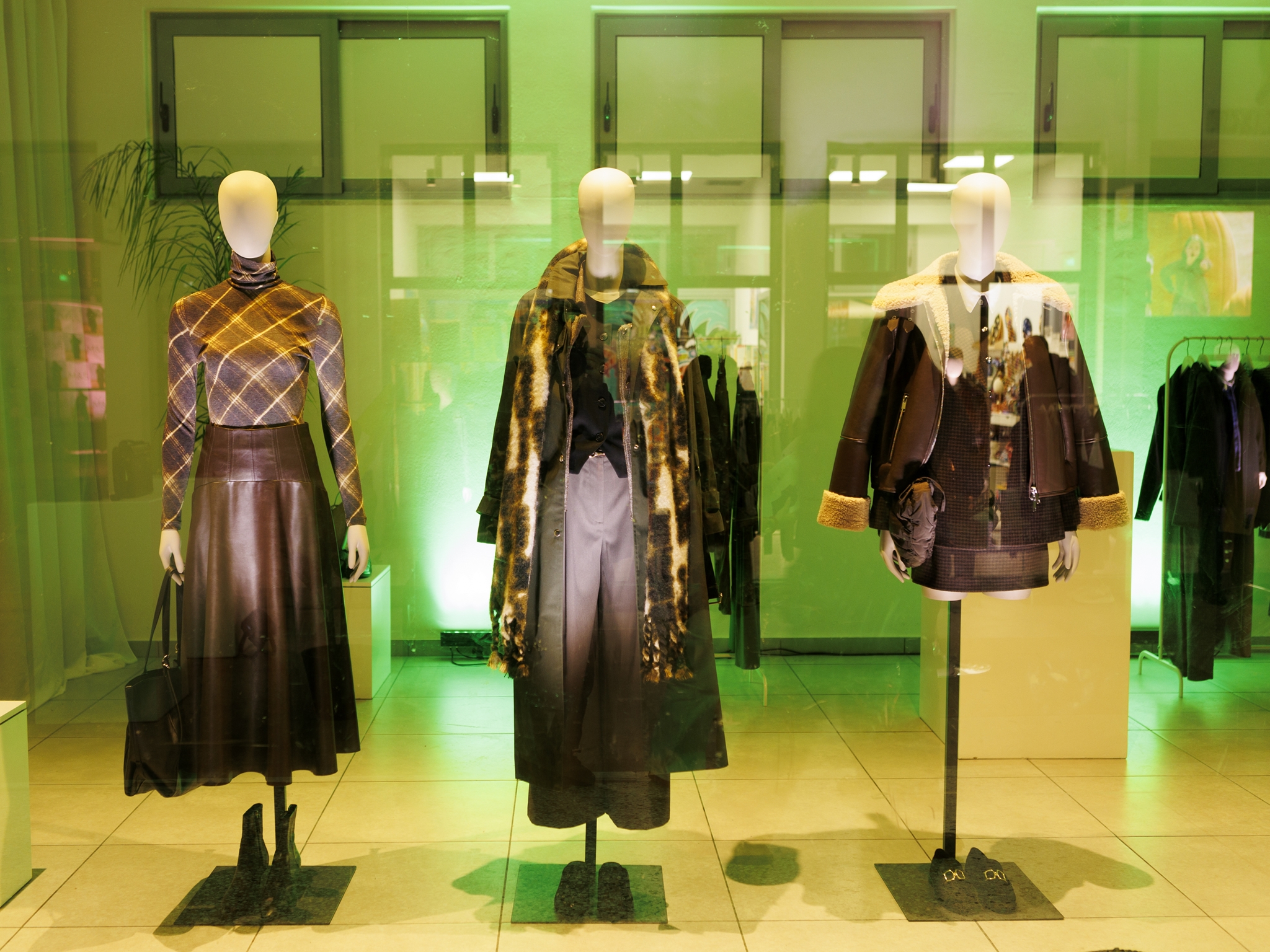 Ήρεμη δύναμη: Πώς το πουλόβερ με λάμψη θα σου χαρίσει τα πιο εντυπωσιακά λουκ αυτό τον χειμώνα - εικόνα 9