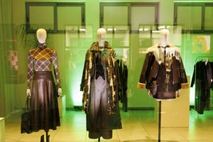 Ήρεμη δύναμη: Πώς το πουλόβερ με λάμψη θα σου χαρίσει τα πιο εντυπωσιακά λουκ αυτό τον χειμώνα - εικόνα 9