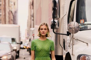 Με αυτή την cropped καμπαρντίνα θα "βγάλεις" όλη την άνοιξη (και το φθινόπωρο) - εικόνα 2