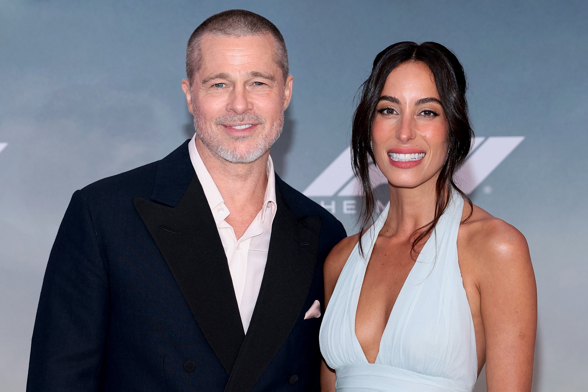 Ο Brad Pitt επιθυμεί να φτιάξει τη σχέση του με τα δίδυμα παιδιά του, αλλά "να κάνουν εκείνα το πρώτο βήμα" - εικόνα 1