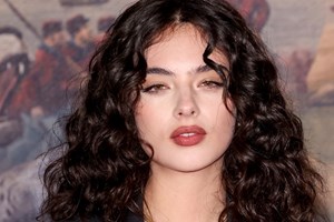 "Είμαι σε σχέση με τον άντρα Tim Burton και όχι με τον σκηνοθέτη" : Η σπάνια εξομολόγηση της Μonica Belluci - εικόνα 1